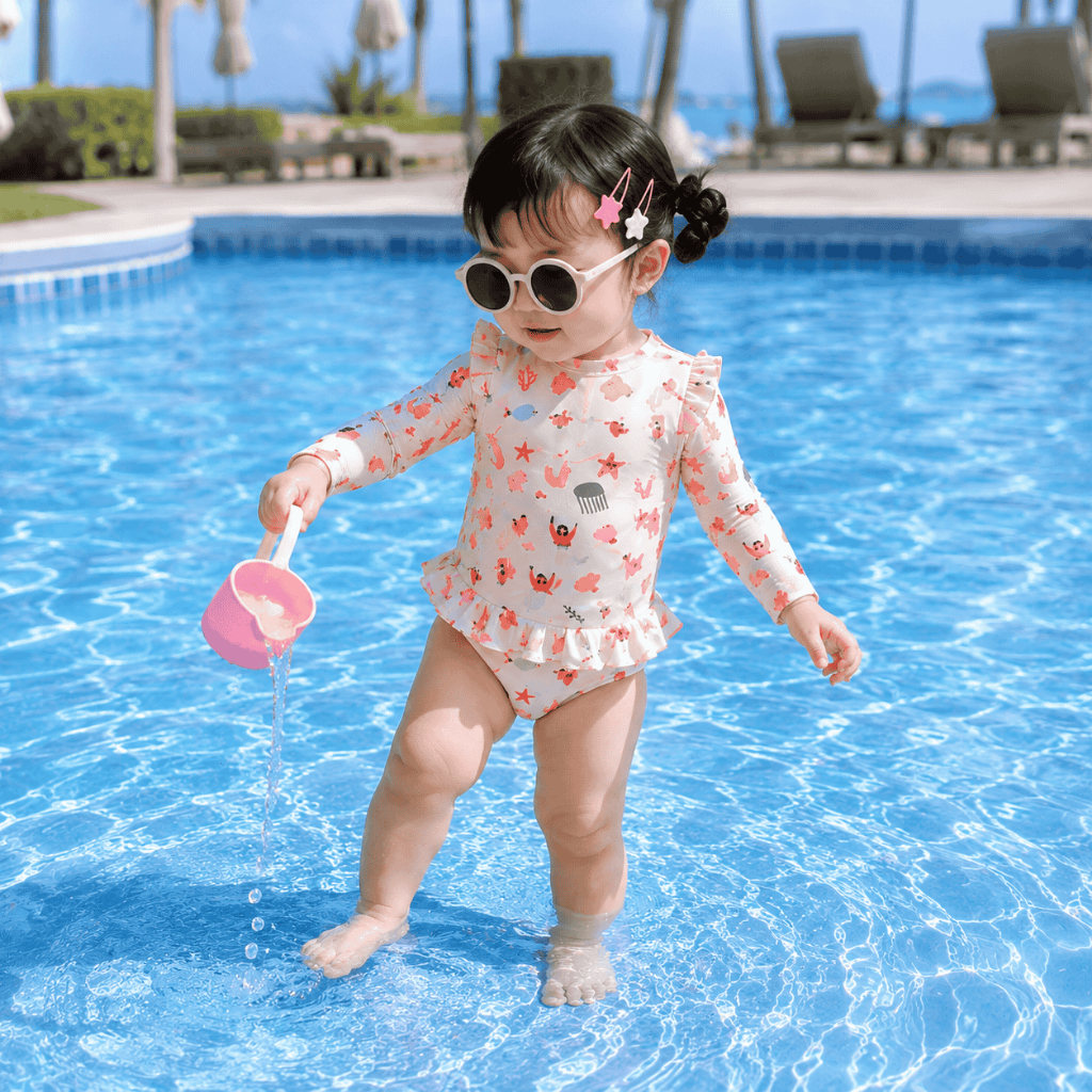 Đồ bơi bé gái liền thân tay dài chống nắng họa tiết sinh vật biển dễ thương, đồ bơi trẻ em phối bèo cho bé đi bơi S17