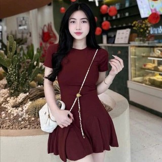 Váy midi cổ tròn tay ngắn dáng xòe cá tính, váy liền thân ôm body đuôi xếp ly thể thao năng động cá tính Yuumi HCOM25022