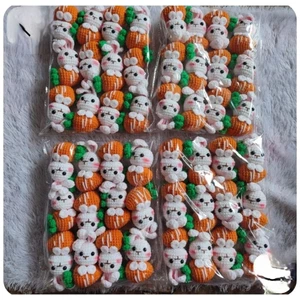 Móc Khóa Thỏ Ôm Cà Rốt, Dâu Tây Bằng Len Handmade
