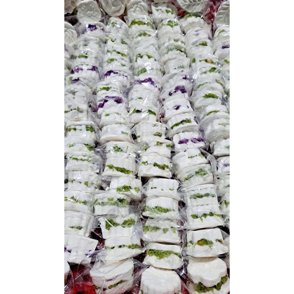 Bánh In nhân dừa non mix vị lá dứa lá cẩm