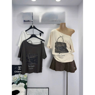 •𝙆𝙞𝙣𝙜𝙨𝙝𝙤𝙥𝙗𝙚𝙖𝙪𝙩𝙮•Áo Thun Lệch Vai In Hình Túi QC