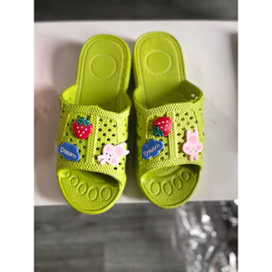 Dép Quai Ngang Tổ Ong Siêu Nhẹ Đính Sticker Dễ Thương Cho Nữ