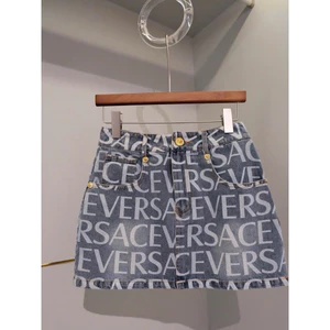 Chân váy jeans V.S k có quần bao hộ #sieucappp