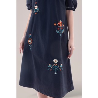 SWANLAKE | Váy Đầm Nữ Midi Suông Cổ Sơ Mi Tay Ngắn Vải Cotton Thêu Hoa Công Sở Dạo Phố D13077