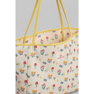 Túi tote OLV in hoa White Floral Yellow Trim Tote Bag phù hợp đi chơi đi làm