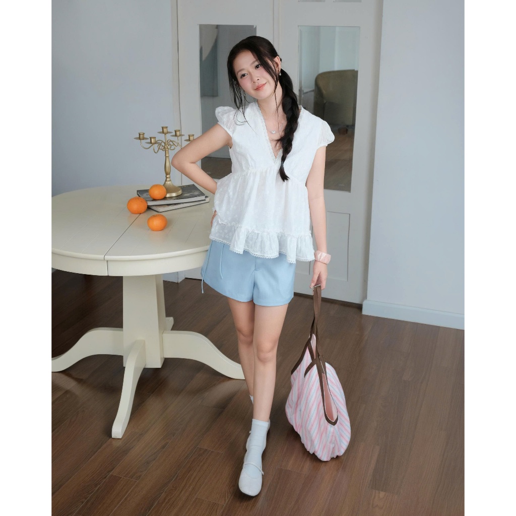 SECODEE Áo Babydoll Cổ Tim Viền Ren Hoa NEGOK Áo Kiểu Phối Bèo Tầng Xinh Xắn FSBA2605040