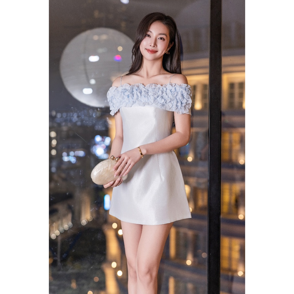 Đầm 2 dây ngang vai phối hoa đính 3D 1P02.2505K Thiết kế đầm tiệc nữ tính – bay bổng mang dấu ấn couture bởi JM Dress