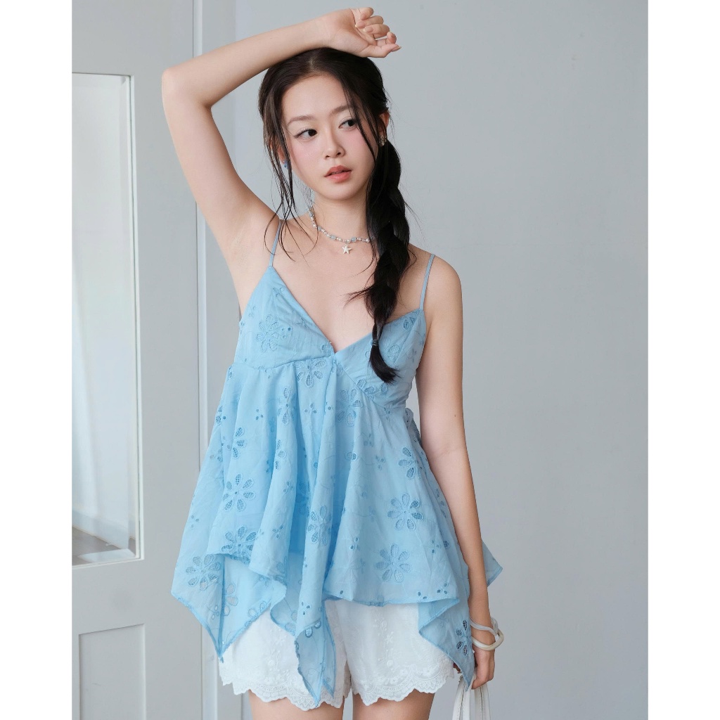 SECODEE Áo Hai Dây Cổ V Vạt Nhọn Xếp Tầng Vải Boi Thêu YAKIN Áo Kiểu Nữ Babydoll Xòe FSBA2605121