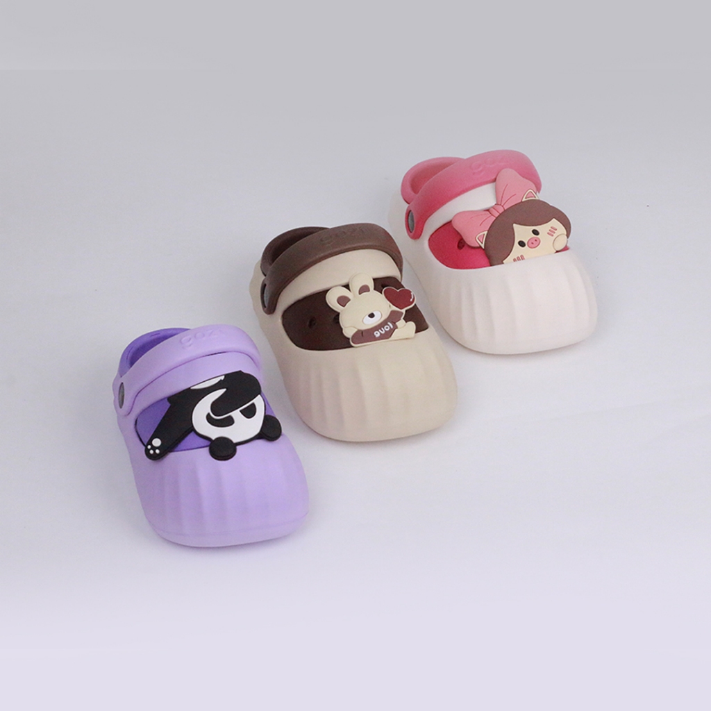 Dép Sục Trẻ Em GOZI - GZ6021, Đế Bằng Chống Trơn Trượt, Kèm Charm Dễ Thương