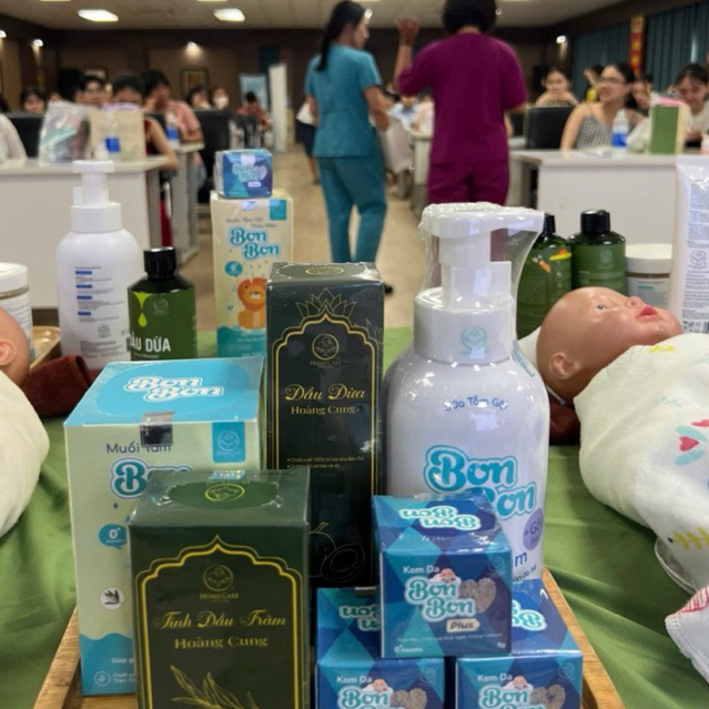 Dầu Dừa Massage Cho Bé Home Care 150ml chiết xuất từ dừa coconut, Sạch Da Còng Da Cáy, Da Bé Mềm Mịn