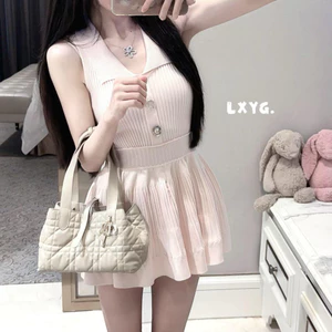 Váy len dệt kim liền thân có cổ