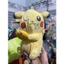 Gấu 2hand Gấu bông Pikachu có thiết kế đặc trưng với một chiếc bánh mochi nhỏ trên tay