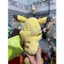Gấu 2hand Gấu bông Pikachu có thiết kế đặc trưng với một chiếc bánh mochi nhỏ trên tay