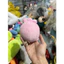 Gấu 2hand gấu bông Pokémon Igglybuff nổi bật với cơ thể màu hồng hình quả bóng và đôi mắt đỏ lớn.