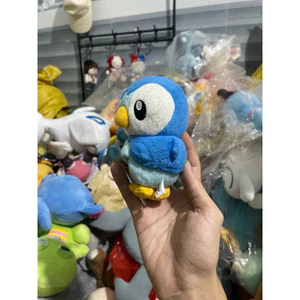 Gấu 2hand thú nhồi bông Pokemon Piplup nổi bật với màu xanh dương chủ đạo.