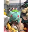 Gấu 2hand Gấu bông Bulbasaur (Ếch diệu kỳ) này có màu xanh nhạt với các đốm xanh đậm và hạt giống màu xanh lá cây