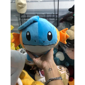 Gấu 2hand gấu bông Pokémon Mudkip với màu xanh dương đặc trưng và đôi vây màu cam.
