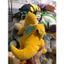 Gấu 2hand Thú nhồi bông Dragonite này có các chi tiết đặc trưng như cặp râu dài và đôi cánh nhỏ màu xanh dương.