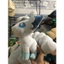 Gấu 2hand Gấu bông này là Pokemon Vulpix dạng Alola với màu trắng chủ đạo và các chi tiết màu xanh dương.