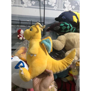 Gấu 2hand Thú bông Pokemon Dragonite từ Banpresto có màu vàng đặc trưng và đôi cánh nhỏ màu xanh dương.