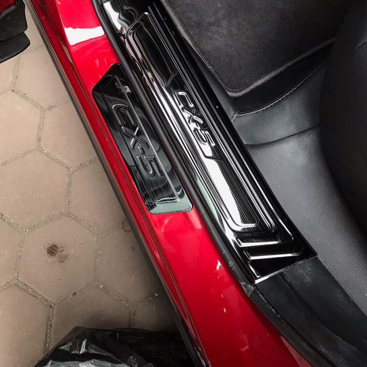 Ốp bậc cửa xe Mazda Cx5 2018-2025, Nẹp bước chân Chất liệu hợp kim Titan, Chống xước chống trơn