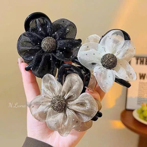 Kẹp tóc hoa điệu đà nàng thơ