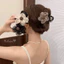 Kẹp tóc hoa điệu đà nàng thơ