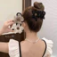 Kẹp tóc hoa điệu đà nàng thơ