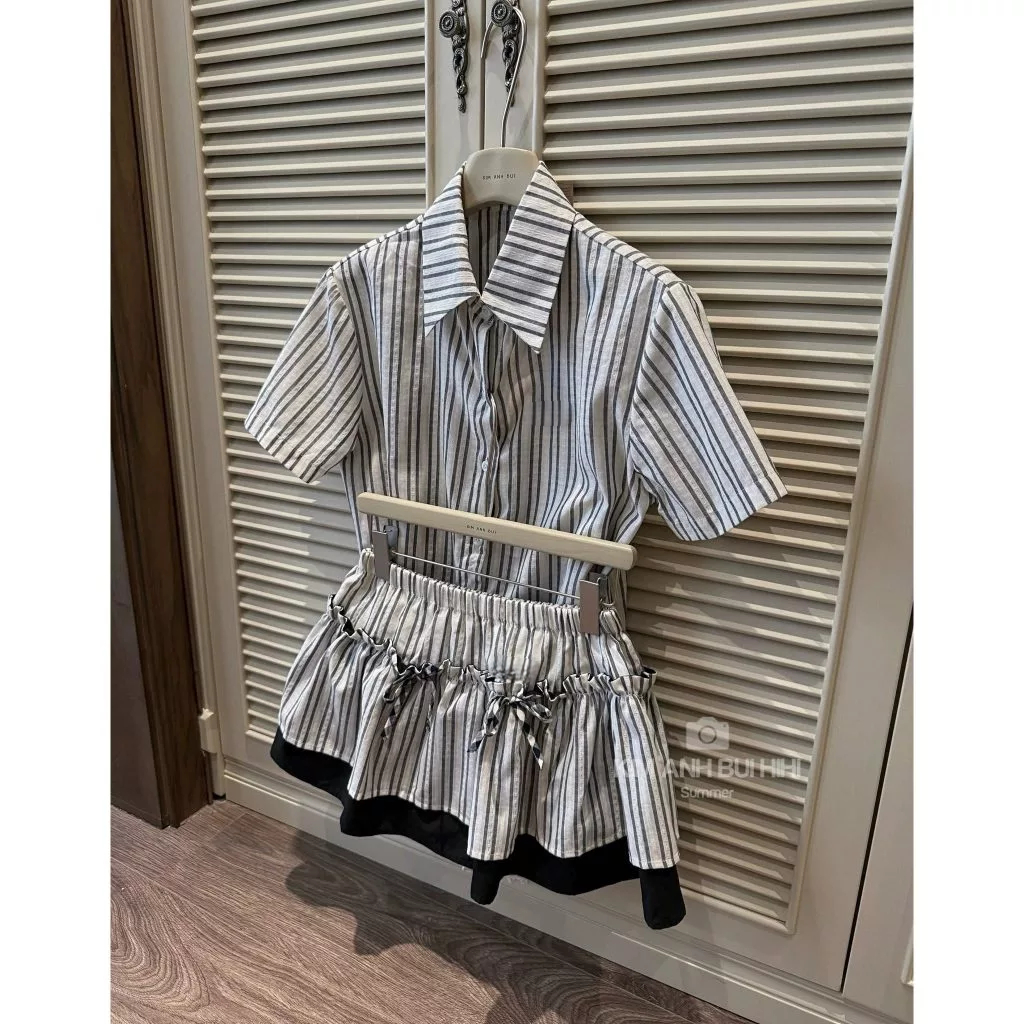Set đồ nữ kẻ sọc xanh áo sơ mi mix chân váy xoè, đồ bộ nữ tiểu thư dễ thương Zemma HCOM26270