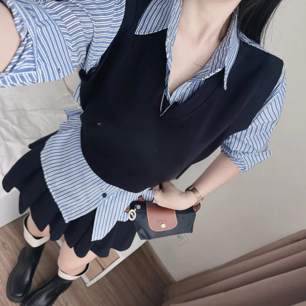 Set đồ nữ, đồ bộ nữ DONNA HCOM26778 áo sơ mi kẻ phối yếm mix chân váy xoè xếp ly trẻ trung