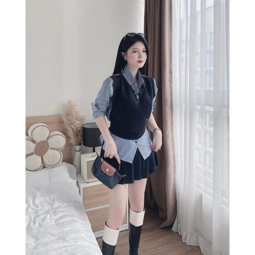 Set đồ nữ, đồ bộ nữ DONNA HCOM26778 áo sơ mi kẻ phối yếm mix chân váy xoè xếp ly trẻ trung