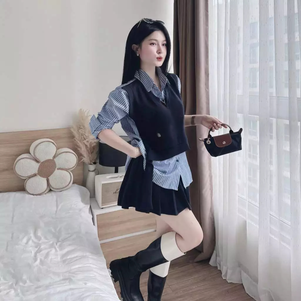 Set đồ nữ, đồ bộ nữ DONNA HCOM26778 áo sơ mi kẻ phối yếm mix chân váy xoè xếp ly trẻ trung