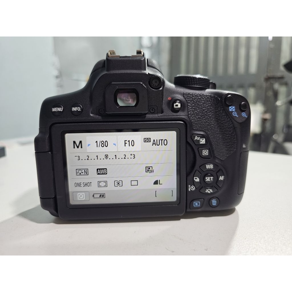 Máy ảnh Canon kis x8i [750D] + lens 55 250 is 2