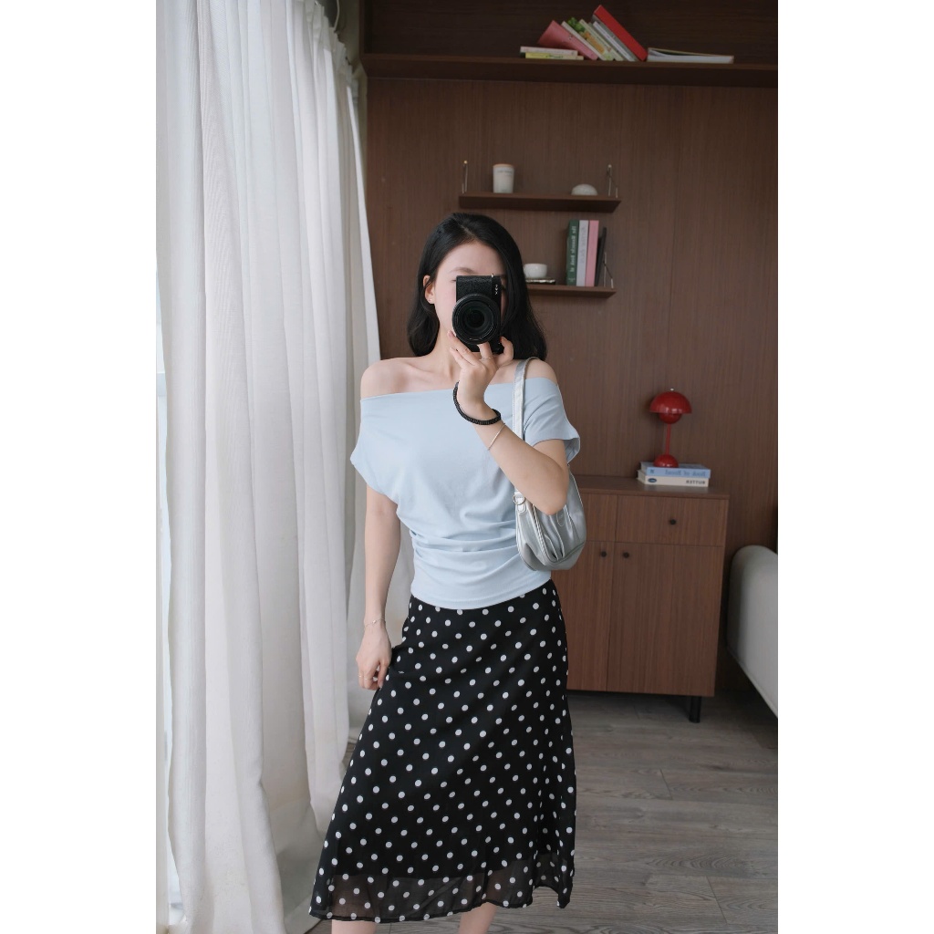 Dana Top (TSW) Áo thun trễ vai nhún bên basic Nữ the.sweaterweather