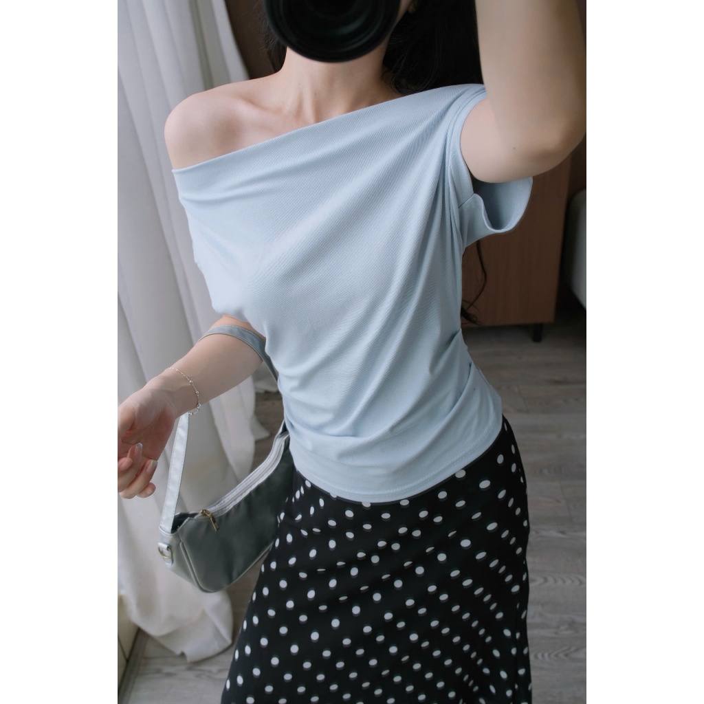 Dana Top (TSW) Áo thun trễ vai nhún bên basic Nữ the.sweaterweather