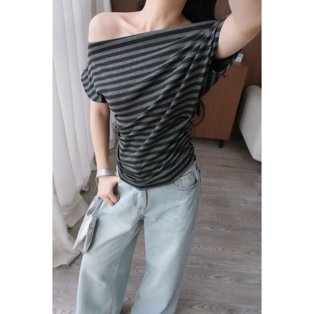 Dana Top (TSW) Áo thun trễ vai nhún bên basic Nữ the.sweaterweather