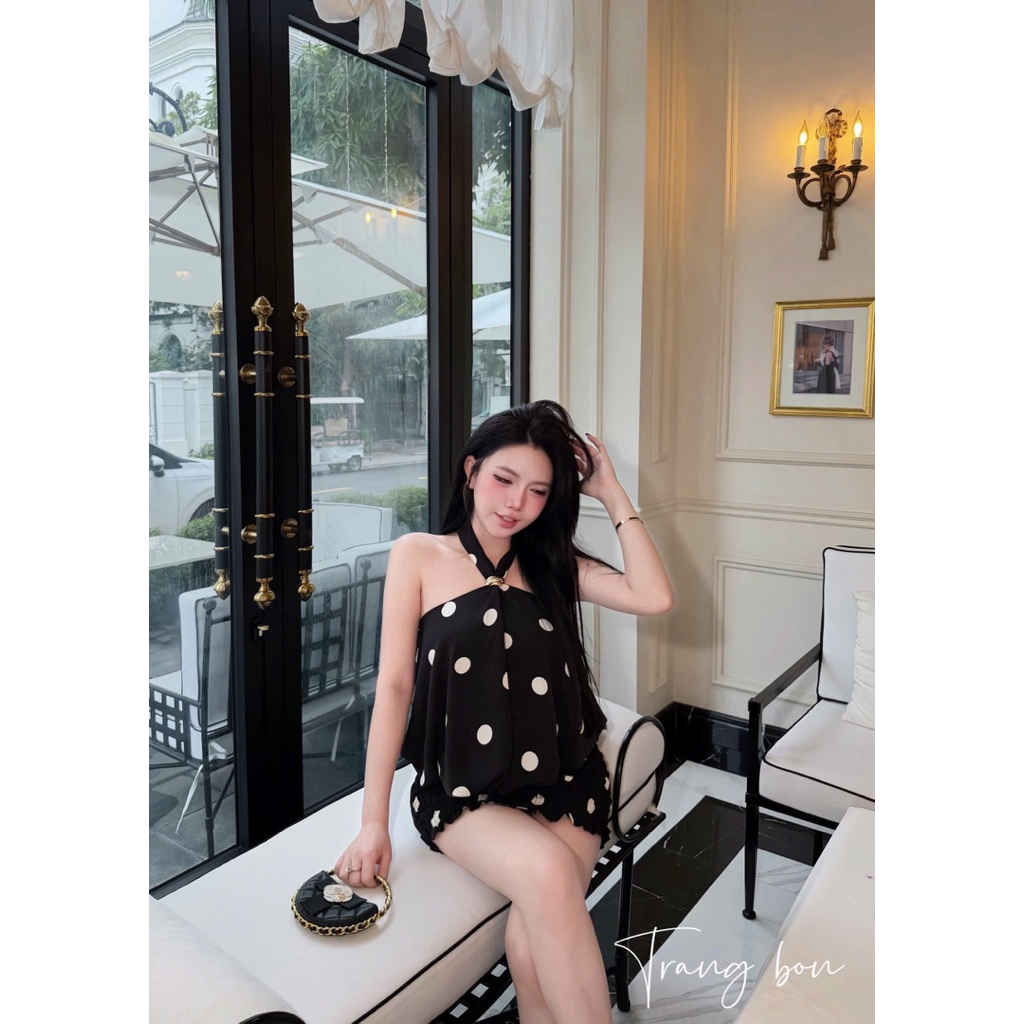 Váy cổ yếm chấm bi đính tag phối chun