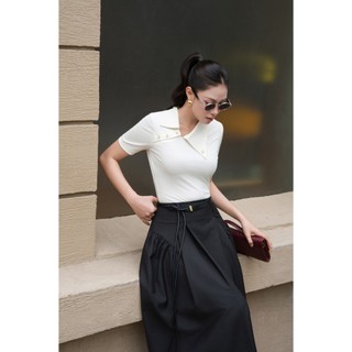 Áo Thun Nữ Công Sở Cổ 3 Cúc Trắng/Đen VERA Áo Basic Hàng Ngày Thiết Kế Charllot Thun Tăm Co Giãn