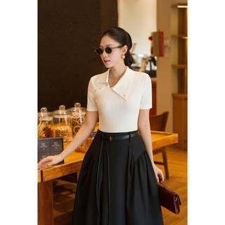 Áo Thun Nữ Công Sở Cổ 3 Cúc Trắng/Đen VERA Áo Basic Hàng Ngày Thiết Kế Charllot Thun Tăm Co Giãn