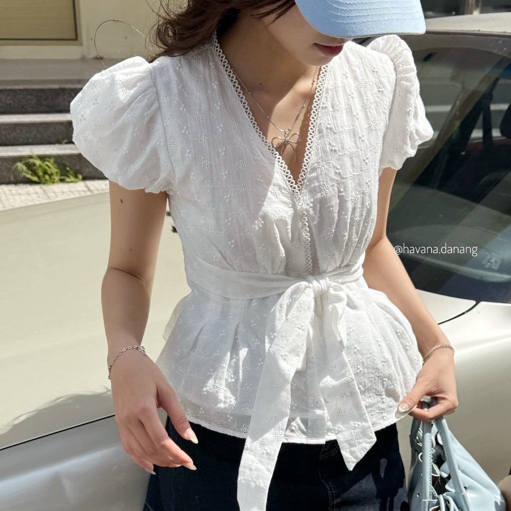 CÓ BIGSIZE - Áo kiểu nữ ELLA top thô boil tay bồng cổ V đắp chéo phối cách điệu nơ buộc (HAVANA) AO729
