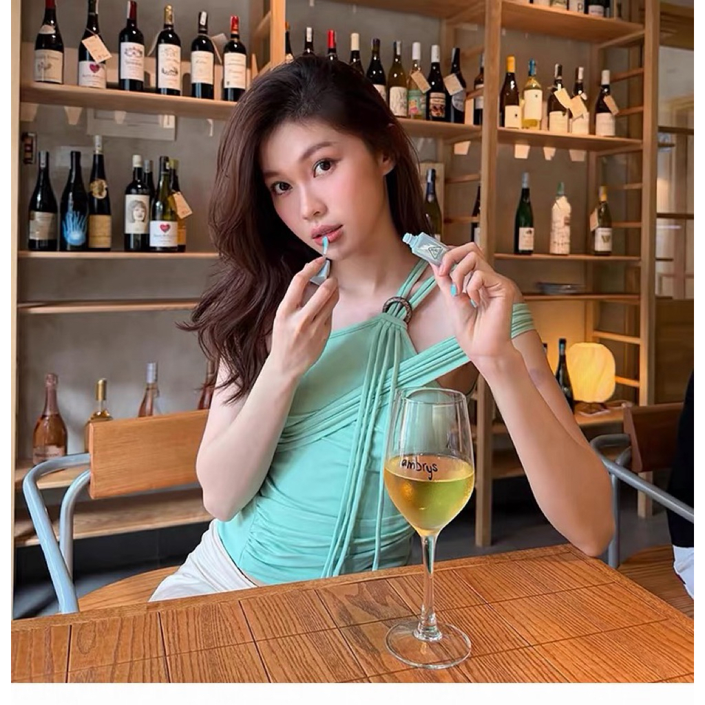 Áo lệch vai màu Tiffany blue Ly Phạm | BigBuy360 - bigbuy360.vn