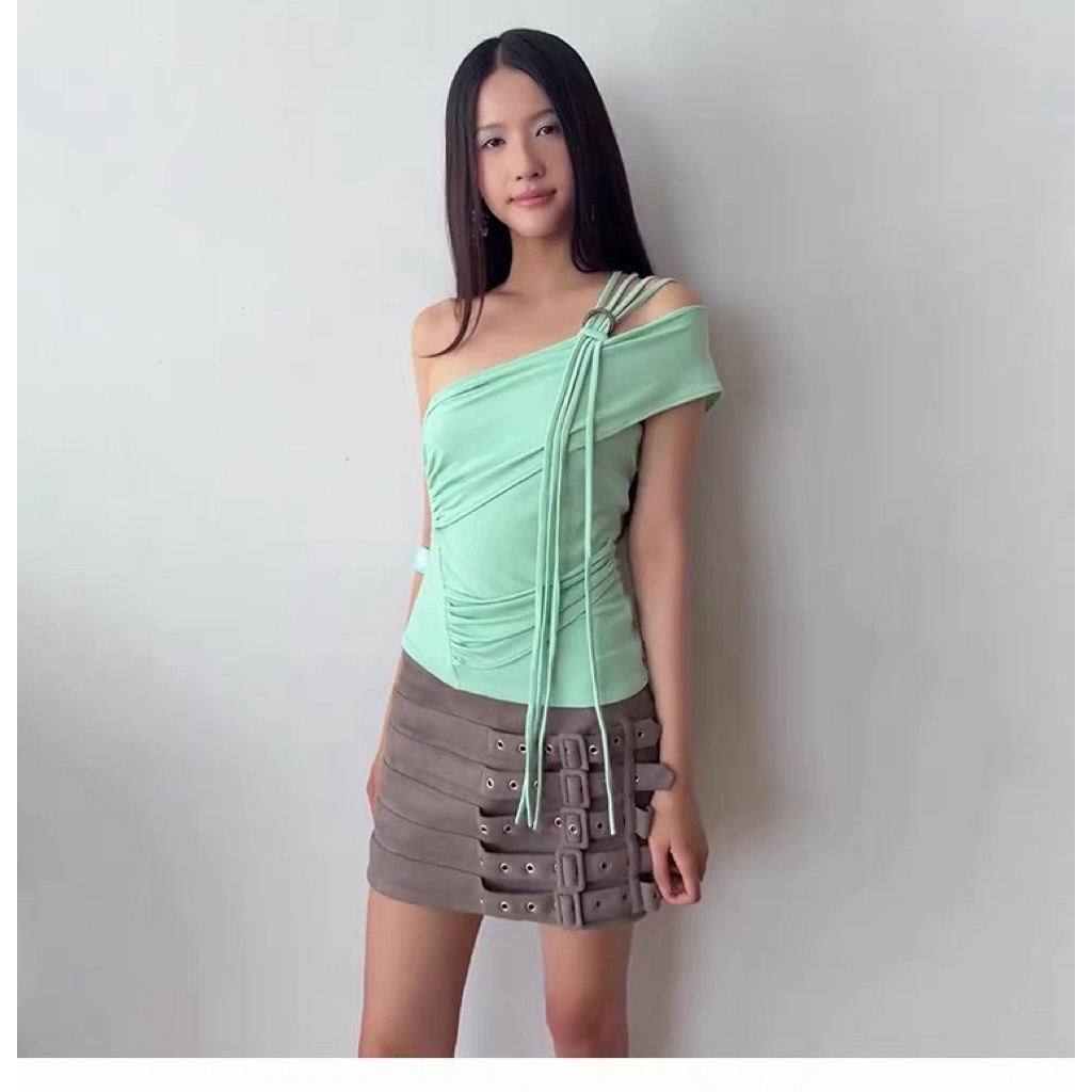 Áo lệch vai màu Tiffany blue Ly Phạm | BigBuy360 - bigbuy360.vn