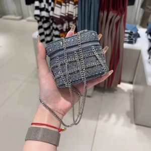 Túi mini gắn đính đá bling