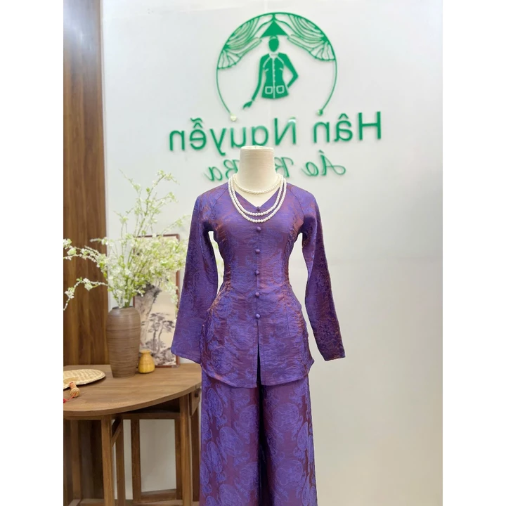 Hân Nguyễn Áo Bà Ba-B.A207-Bà Ba Gấm Tơ Tencel Ánh Kim Dệt Hoạ Tiết Sang Mịn Cổ Tim Tay Dài (Quần Cùng Chất Dây Kéo)