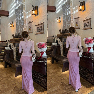 set váy áo nữ màu hồng ba món gồm áo thun gân cổ vuông tay lỡ kèm áo hai dây và chân váy chấm bi dài