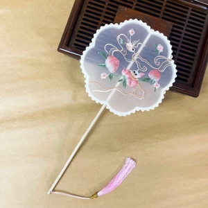 Quạt Cổ Trang Trung Hoa Cán Gỗ Vải Lụa Cao Cấp Quạt Chụp Ảnh Cosplay Quạt Cưới Ăn Hỏi MUN STORE QUATTRAI69