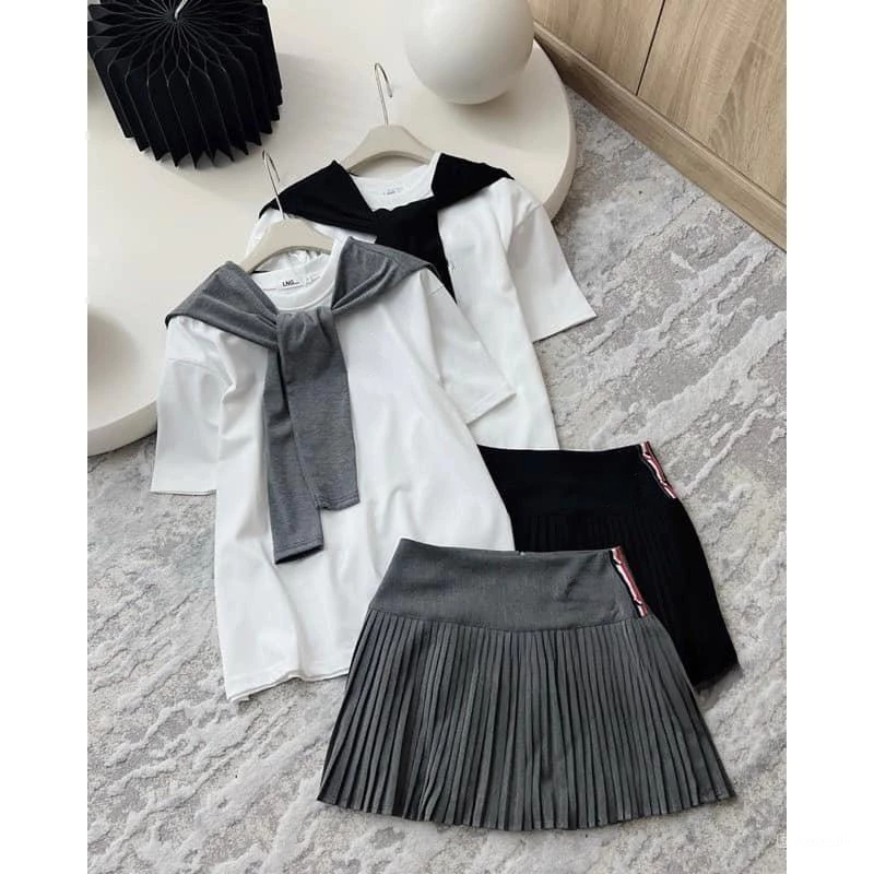 Set đồ nữ áo phông trơn thêu ngựa kèm khăn phối chân váy Jumito, đồ bộ nữ trong cách thời trang hiện đại HCOM2453