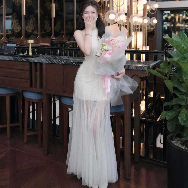 Đầm dự tiệc cổ yếm ren hoa phối lưới xòe bồng Runam Dress (ko cườm cổ)