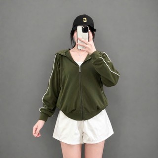 Áo khoác nữ tay dài kèm mũ sọc trắng kéo dài 2 bên cánh tay chất poly mềm mát xinh xắn trẻ trung có bigsize KHOAC10