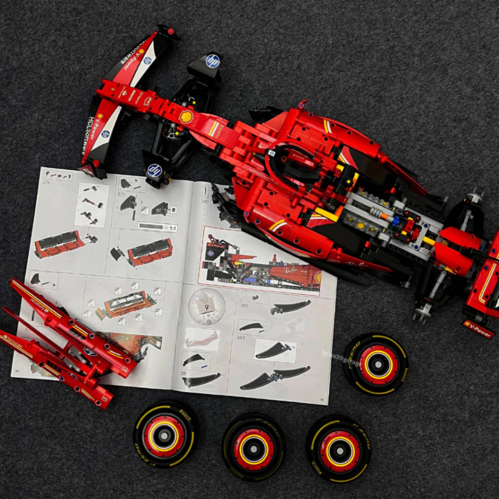 Mô Hình Lắp Ráp Siêu Xe Xe F1 Ferrari Technic SF24 Màu Đỏ Tỉ Lệ 1:8 Cao Cấp 1361 Mảnh MooBrick